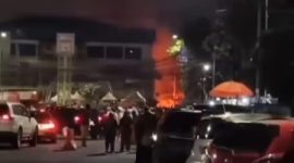 Kebakaran melanda kawasan kuliner Pasar Lama Tangerang. (Instagram.com/@infotangerang._) 