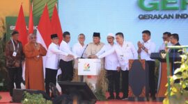 Presiden Prabowo Subianto melakukan kunjungan kerja di Provinsi Sumatera Selatan (Sumsel) yang didampingi oleh Menteri Pertanian Andi Amran Sulaiman. (Dok. Biro Pers, Media, dan Informasi Sekretariat Presiden)